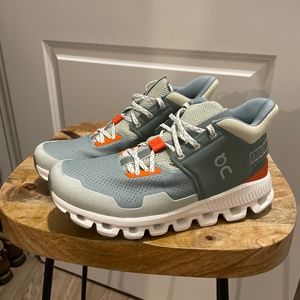 On Cloud Hi Edge Sneaker